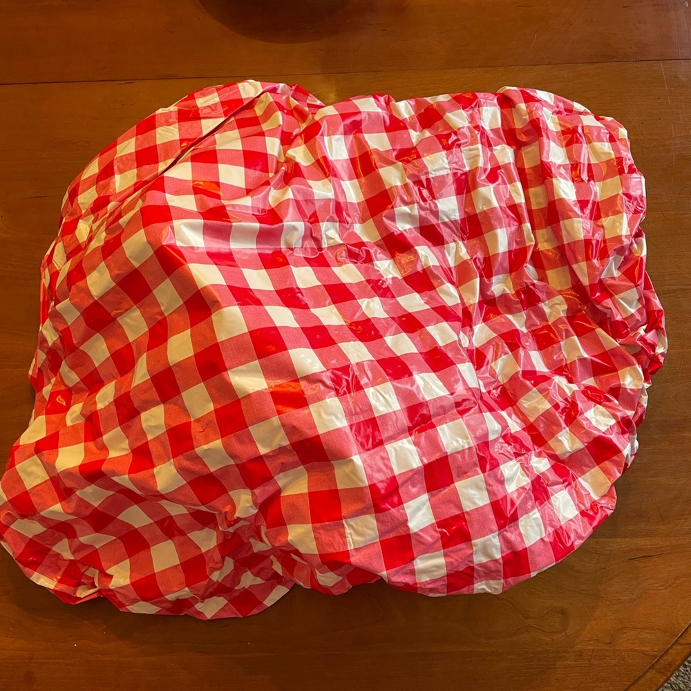 BRAND NEW Table cover!